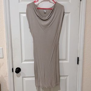 Mid-length tan dress. Size Xs